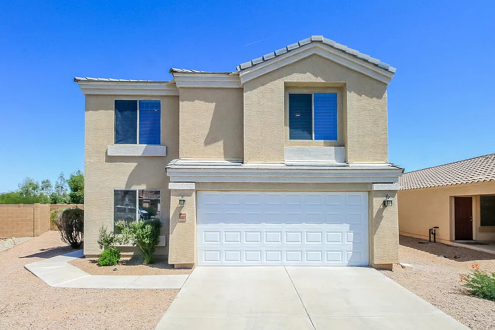 4 bed, 3.0 bath, 2221 sqft, $2,090 — Photo 1