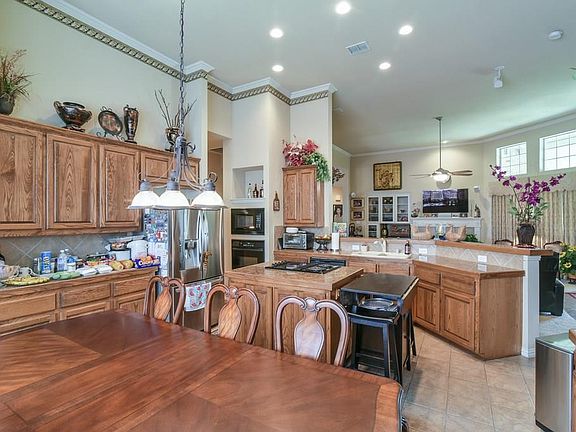 4th image of 210 Crenshaw Dr
