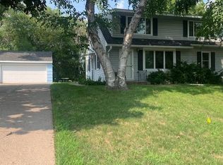 1711 Rose Pl, Roseville, MN 55113