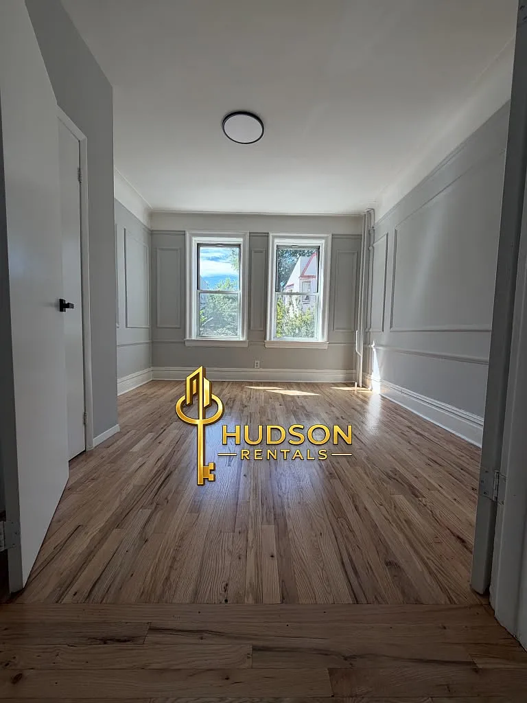 2 bed, 800 sqft, $2,050 — Photo 3