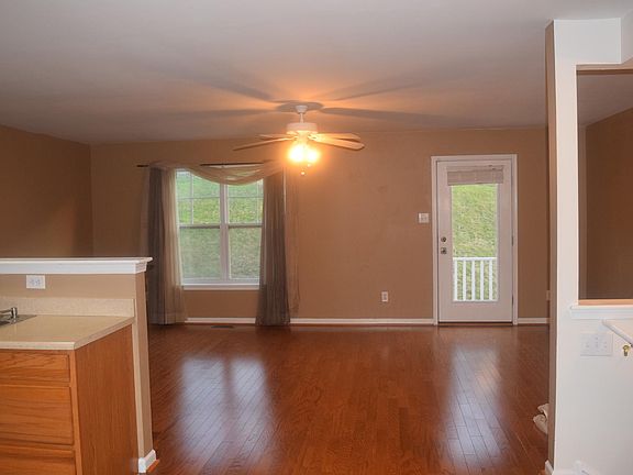 4th image of 410 Colina Ln