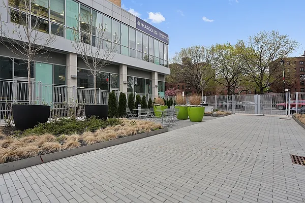 Rented by Red Apple Group | media 30