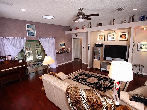 5th image of 565 S Pine Meadow Dr
