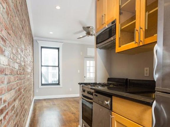 3rd image of 112 Avenue A #1R