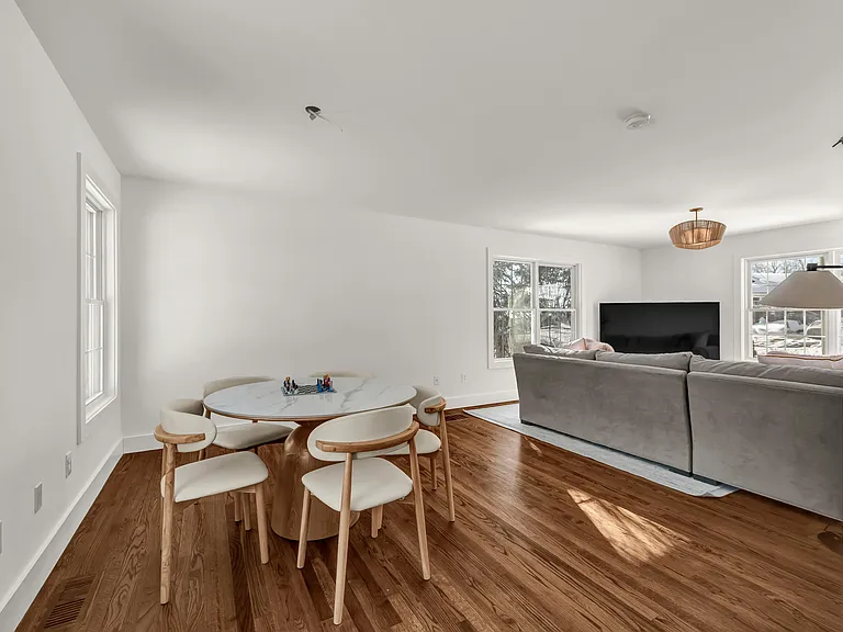 5 Main Dr — Photo 35