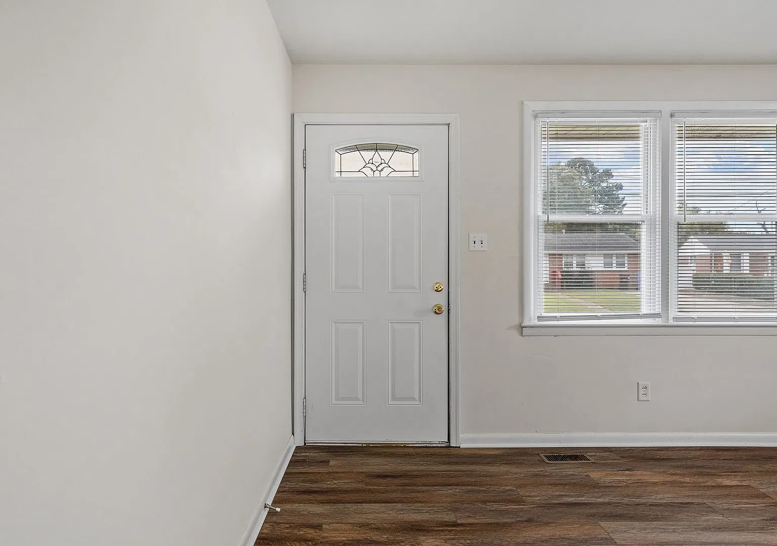 Chesapeake Single Family 3BD- Ready NOW — Photo 3