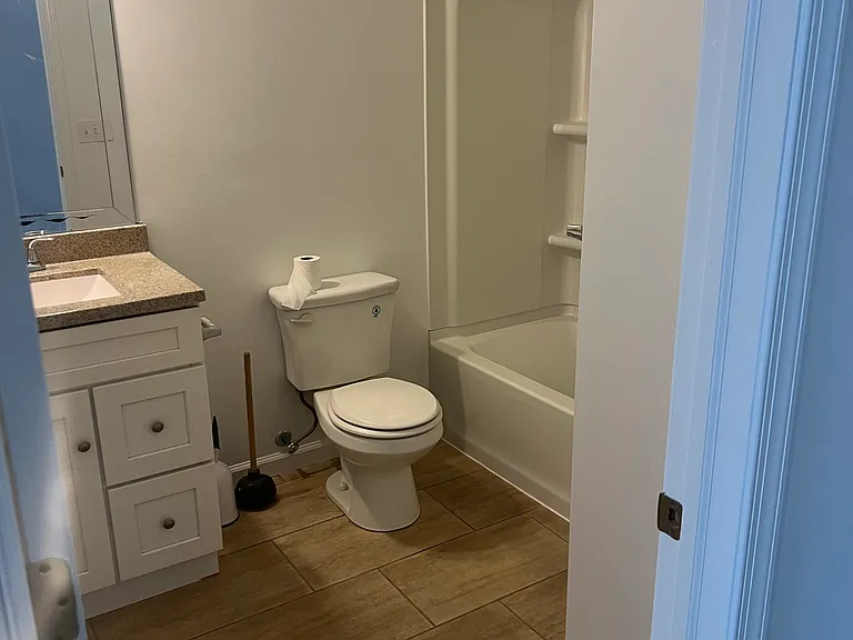 658 Main St — Photo 3