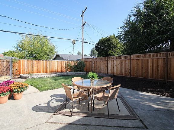 4th image of 1633 Orchard View Dr
