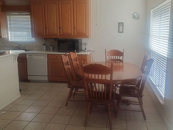 4th image of 225 Lakeside Oaks Cir