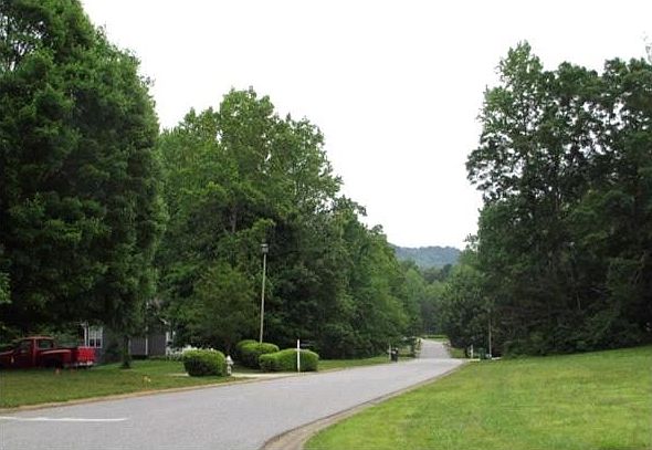 2nd image of 2135 Monroe Dr