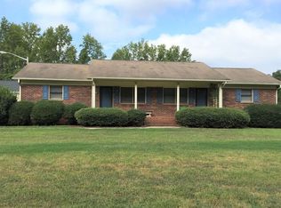 200 Pinkney Rd #B, Dallas, NC 28034