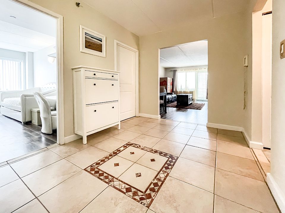 1st image of 136 B 117 St #314