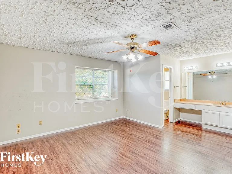 15706 Tammany Ln — Photo 11