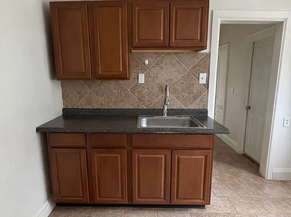 3444 E 149th St APT 4, Cleveland, OH 44120