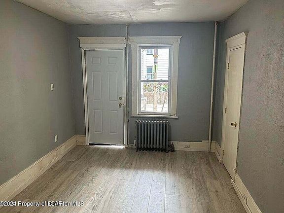 3rd image of 111 Old River Rd