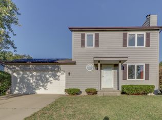 1 Starlight Ct, Bloomington, IL 61704