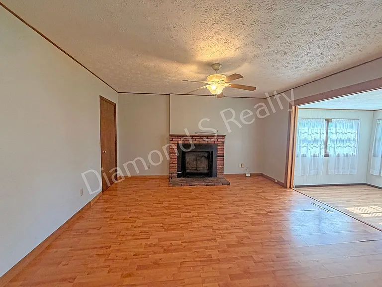 2264 E Nora St — Photo 6