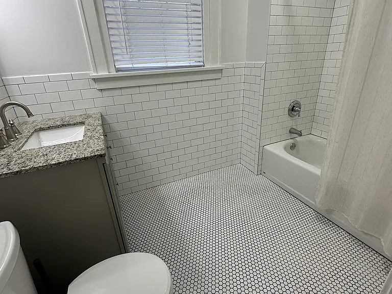 1634 Chesterland Ave — Photo 19