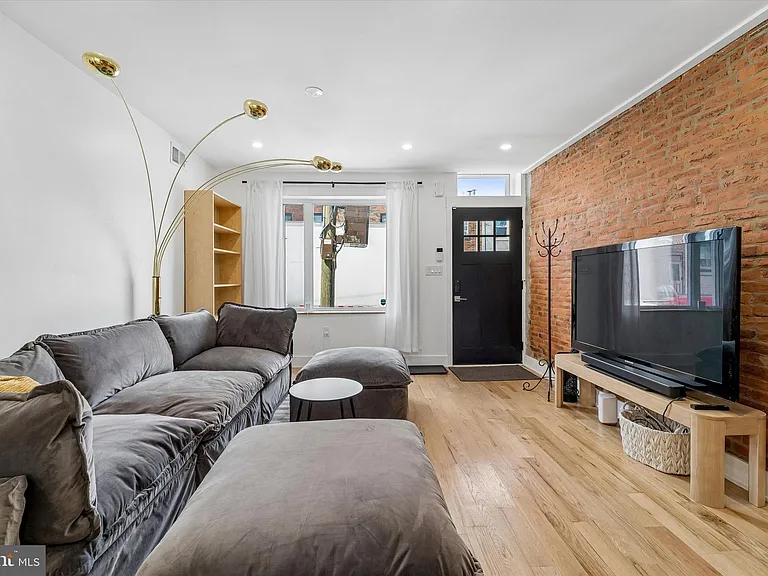 2565 Tulip St — Photo 3