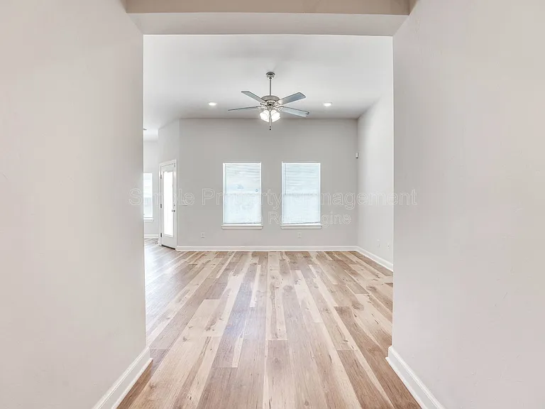 608 Blue Fish Ct — Photo 9