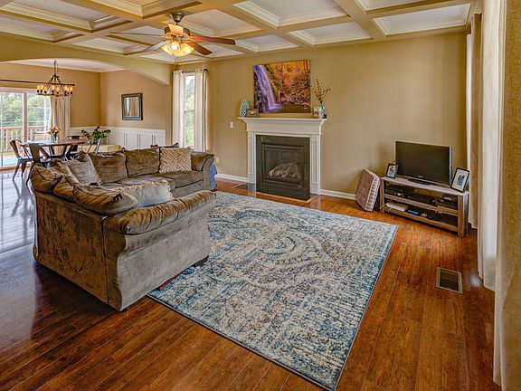 3rd image of 1622 Singletree Ln