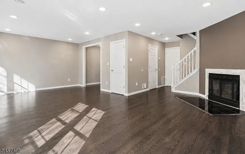 2 bed, 2.5 bath, $3,000 — Photo 2