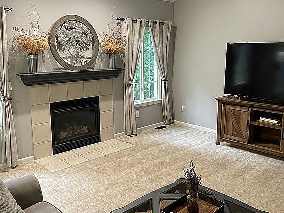 5th image of 2126 Laurel Oak Dr