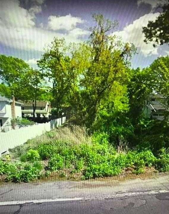 1st image of Motor Pkwy