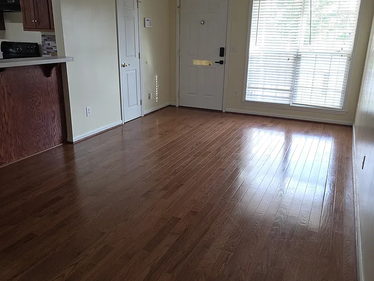 907 Hopkins St — Photo 9