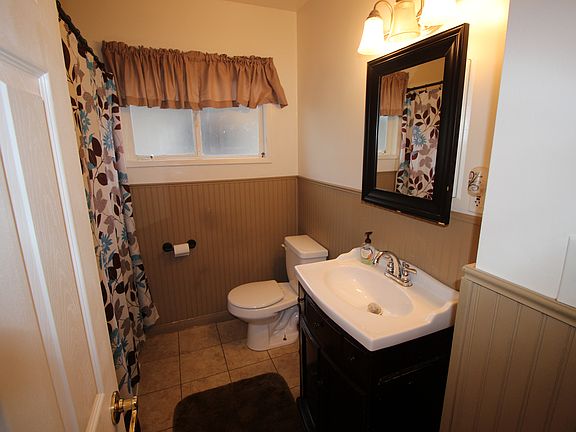 3rd image of 662 W 5th St