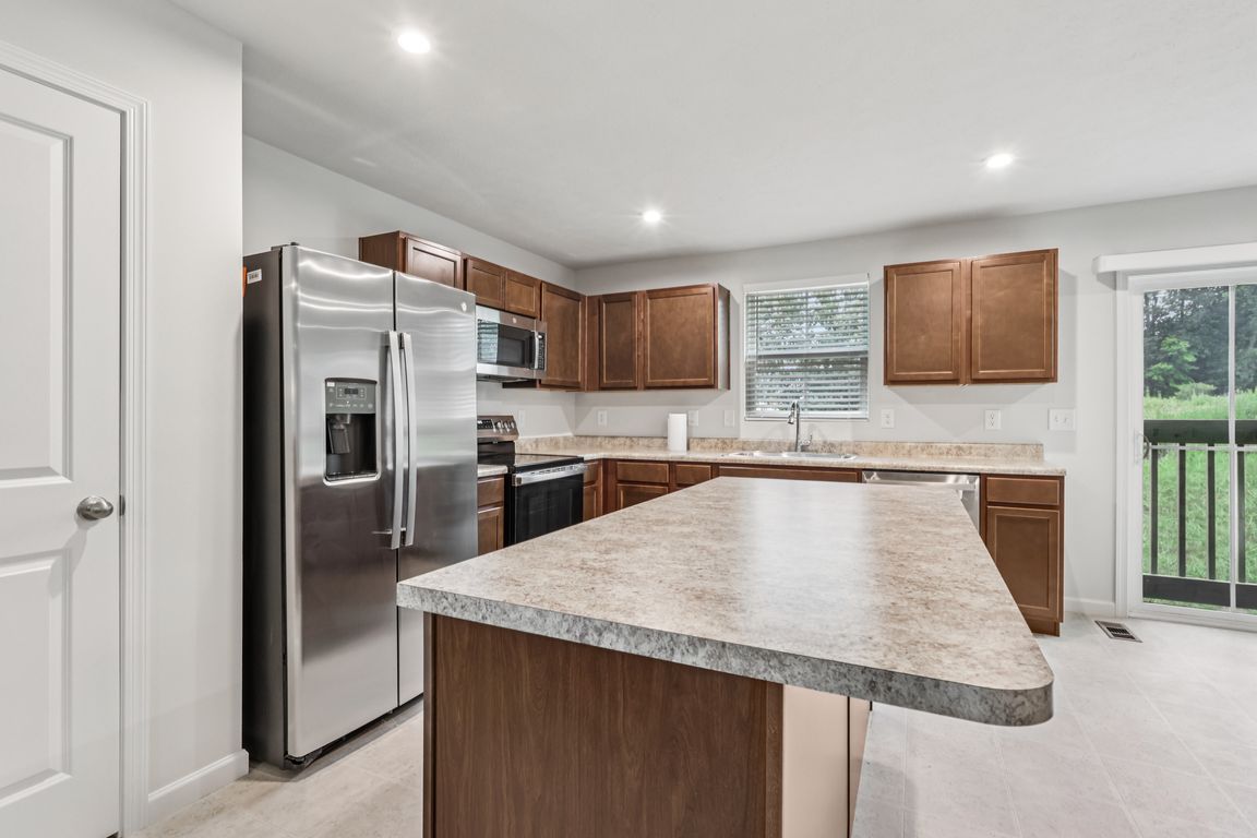 Wood Fern Dr-S1507-008.jpg