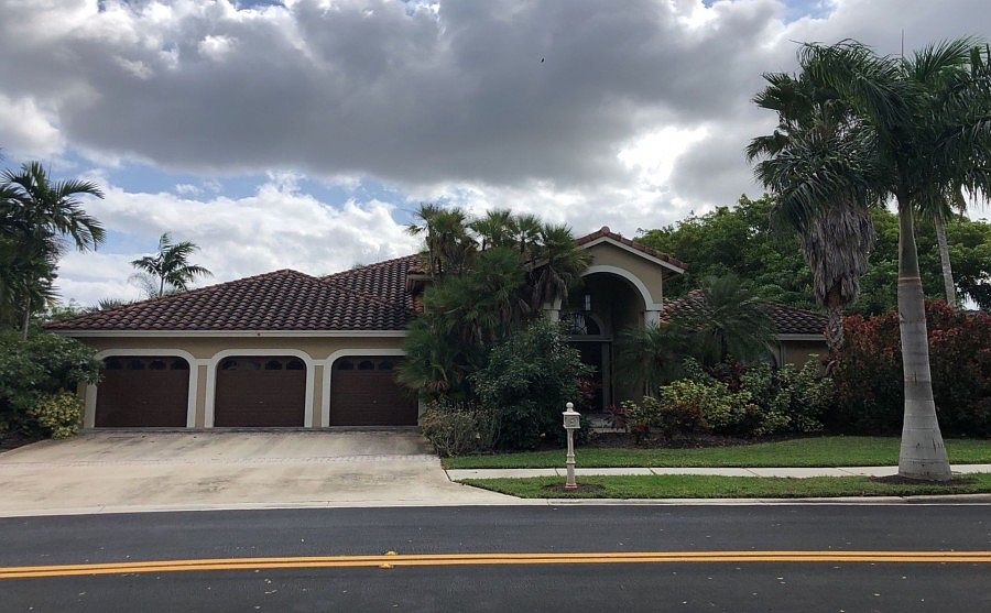 1st image of 680 Palm Blvd