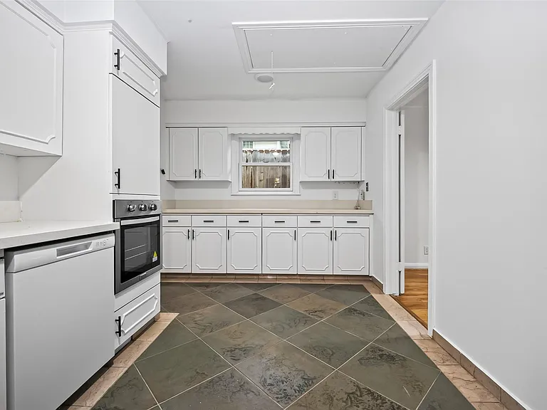 3731 Drake St — Photo 16