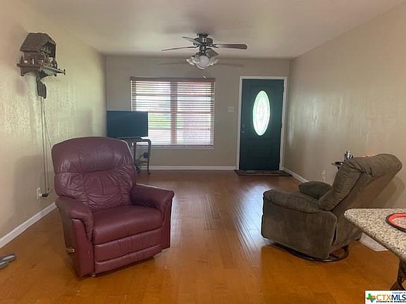 4th image of 984 Buerger Ln