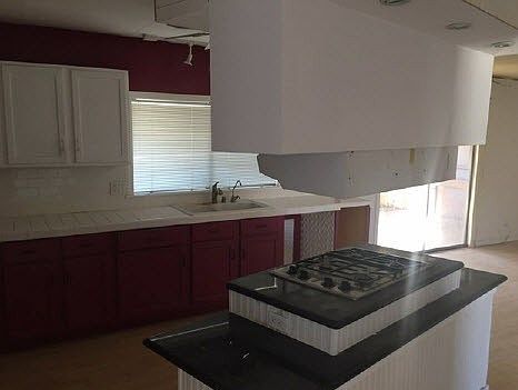 5th image of 598 Holly St