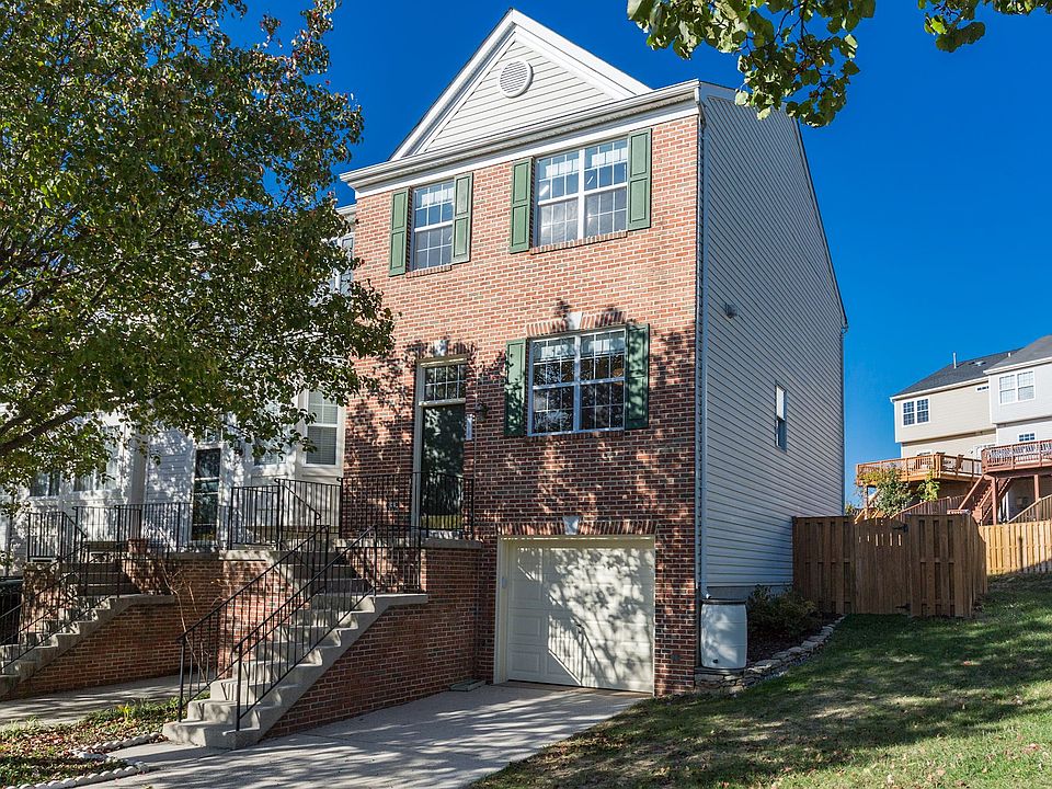 1st image of 514 Kalmia Sq NE