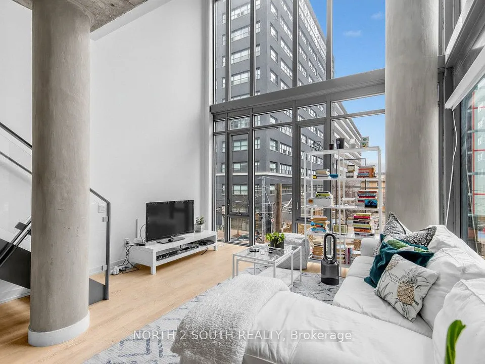 95 Bathurst St #225