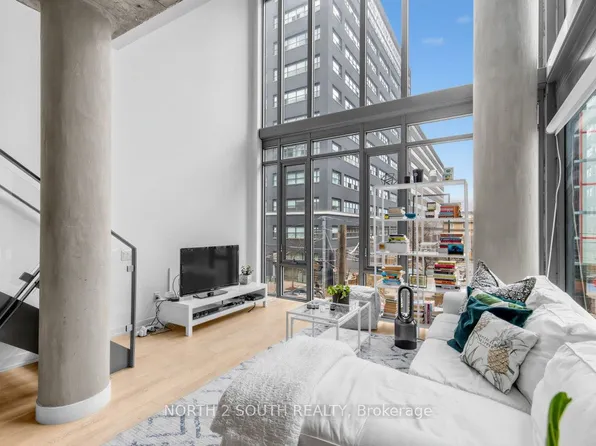 95 Bathurst St, Toronto, ON