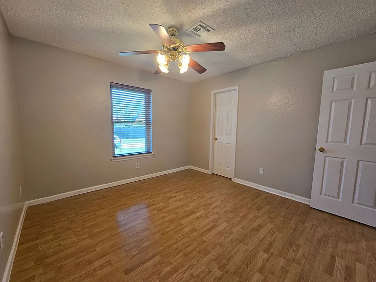 112 Thomas Blvd — Photo 22