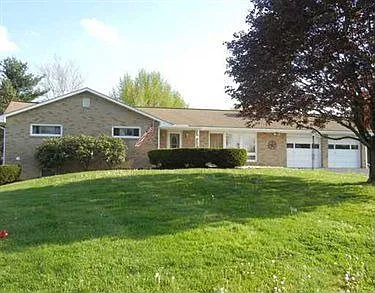 125 Westwood Mnr photo 1