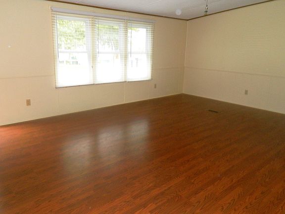 4th image of 6025 Aspen St