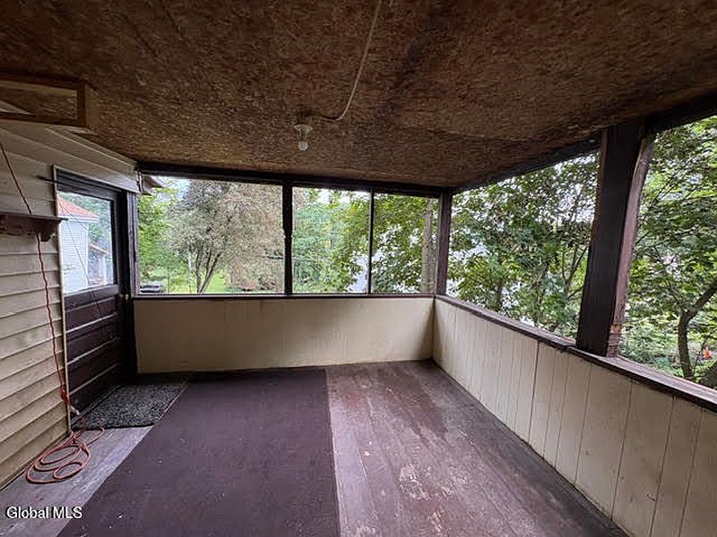 5th image of 90 Saunders Street