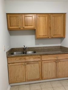 8424 W 87th St APT 1B, Hickory Hills, IL, 60457