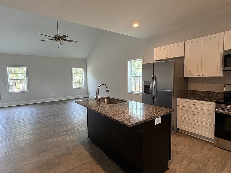 551 Stadium Dr — Photo 4