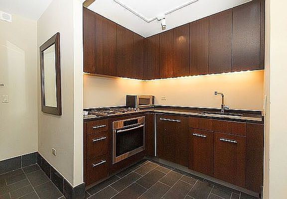 4th image of 40 Broad St #15U