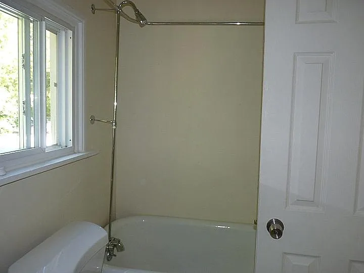 327 N Church St — Photo 9