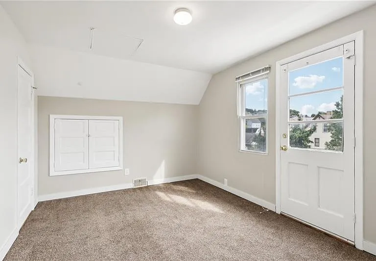328 James St — Photo 39