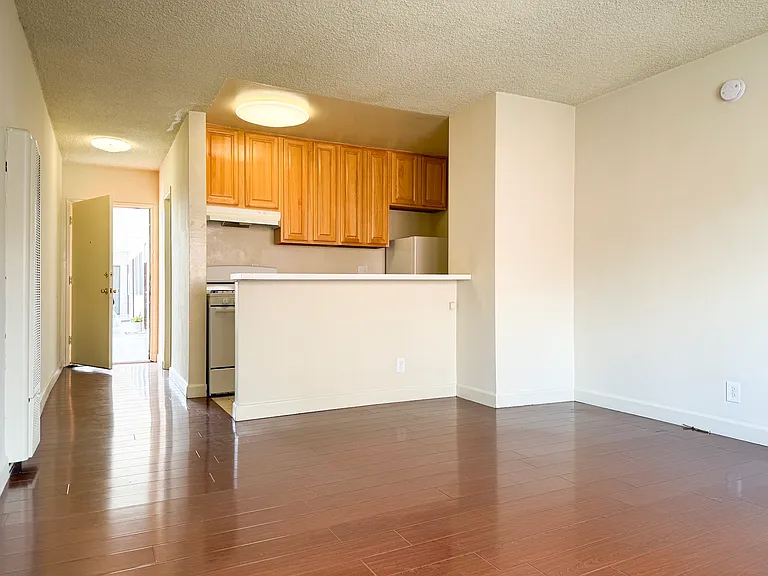 4641 La Mirada Ave #16 — Photo 5