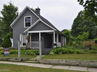 909 S Bridge St, Belding, MI 48809