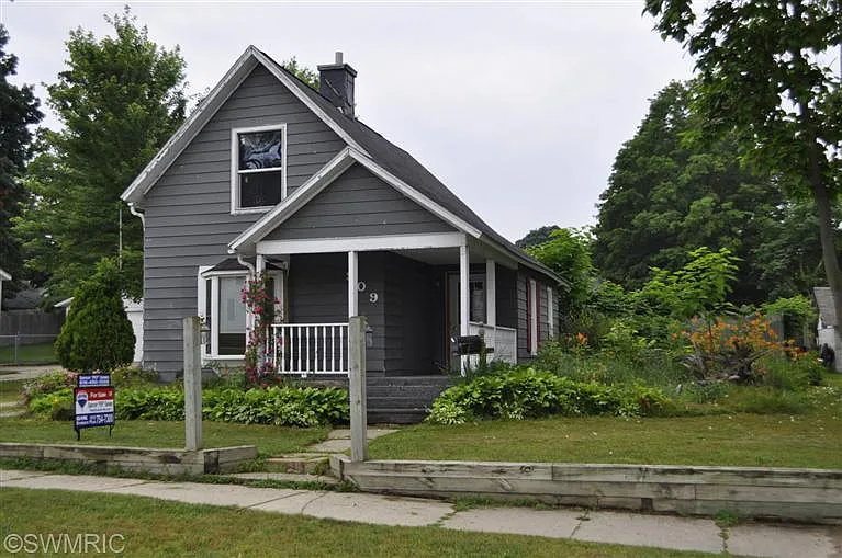 909 S Bridge St photo 1